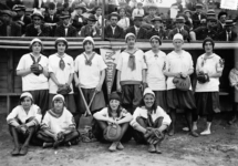 1913 - NY Female Giants baseball team